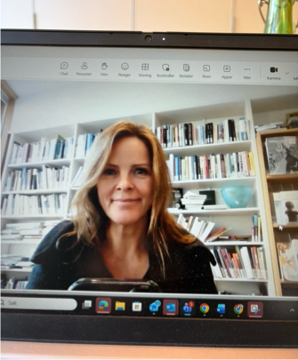 Hanne Storvik i en videosamtale